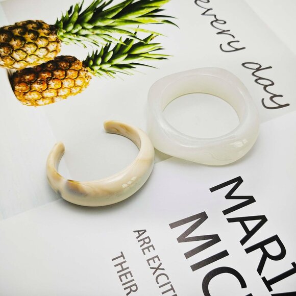 2PCS Chunky Acrylic Bracelets - Large Vintage Square Cuff Bangles for Women - Picture 7 of 8